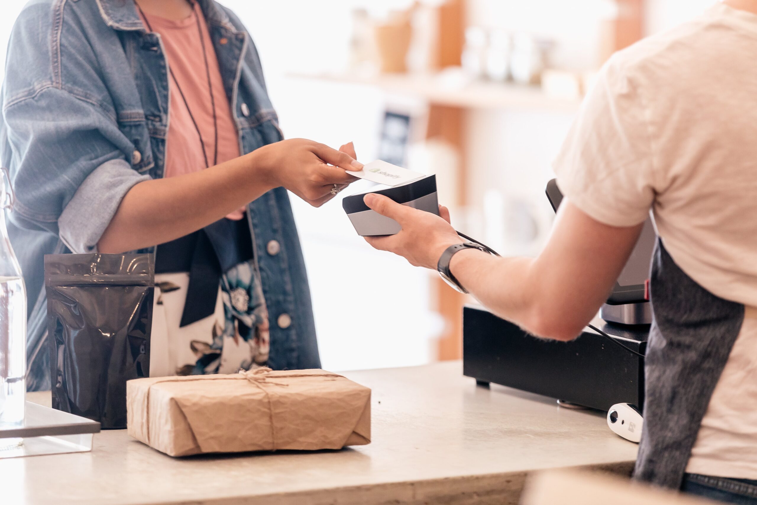 gift card scam signs to look for when shopper paying